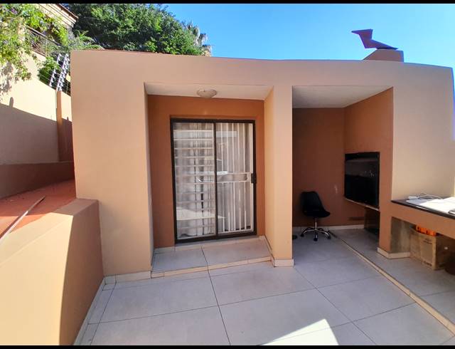 3 BEDROOM BED & BREAKFAST FOR SALE IN SAFARI GARDENS